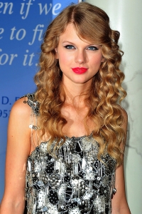 Taylor Swift Unveils Wax Figure At Madame Tussauds